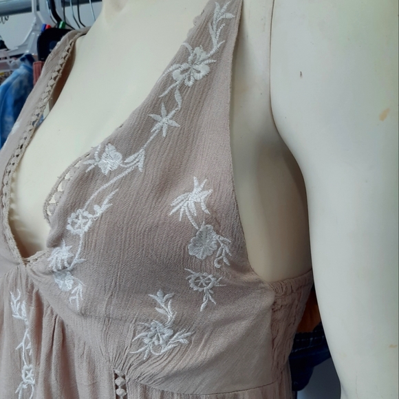 Jessica Simpson Flowy Embroidered Beige Medium Summer Dress NEW - Picture 12 of 14